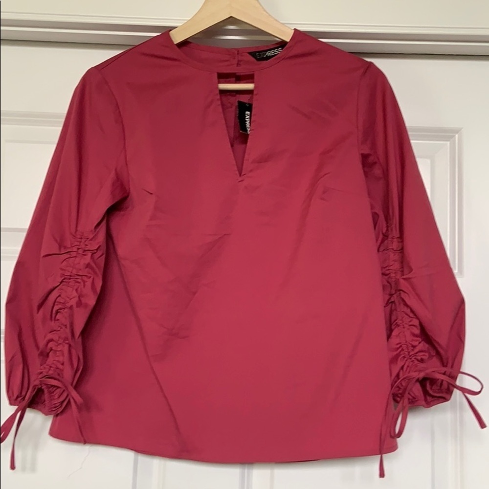 ☀️ 3/$36 or 2/$30 
NEW EXPRESS Women’s Loose Cinch Sleeve Top sz XS